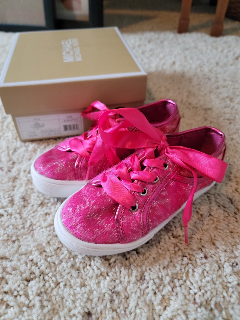 Michael Kors Girls Scarlette-T Fuchsia Sneaker - Size 9 GUC